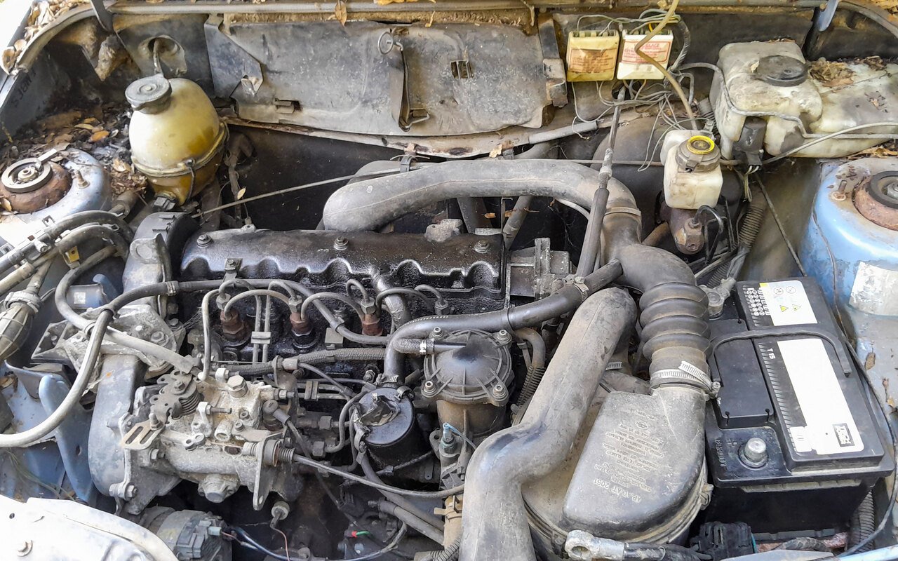 Un XUD7 en place dans un Citroën C15 : même famille de blocs, même architecture à injection indirecte. (Photo Vinckou, CC BY-SA 4.0, via Wikimedia Commons)