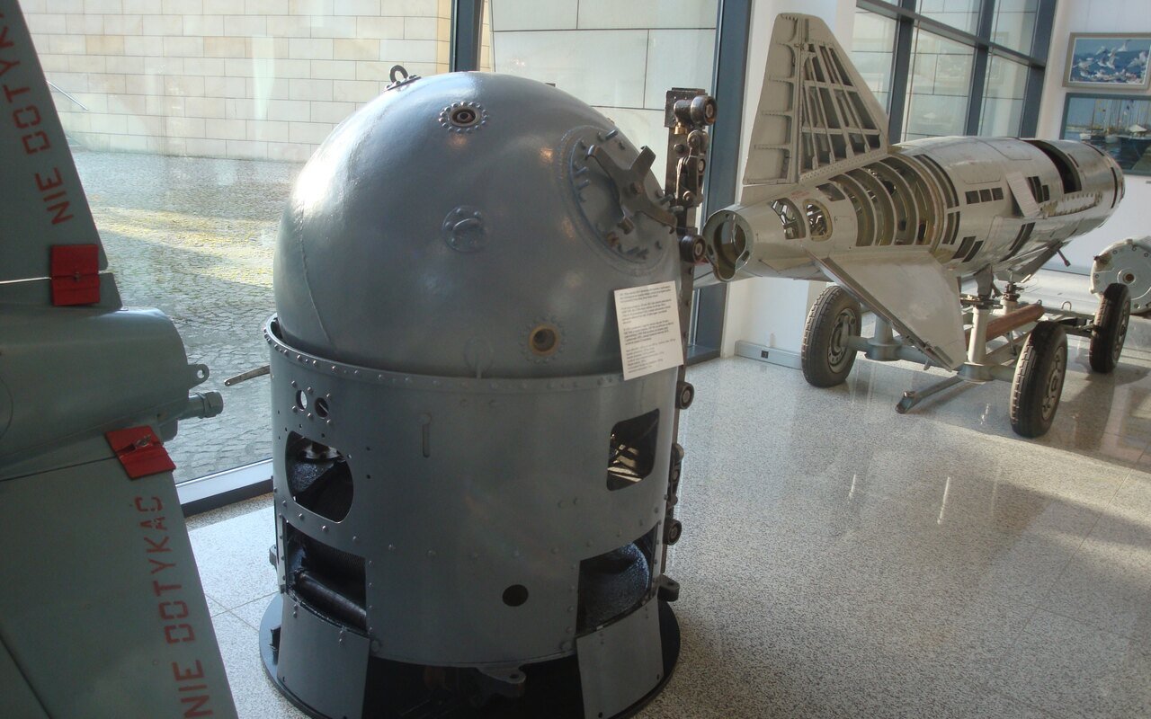 Une mine navale sphérique exposée en musée